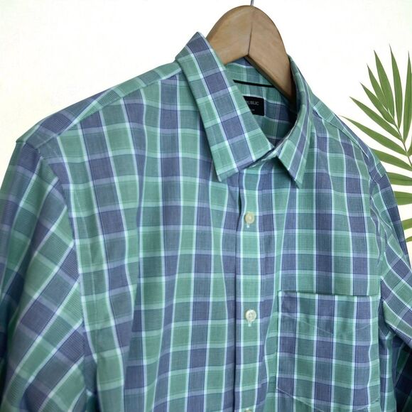 Banana Republic Non-Iron Tailored Slim Button Down Shirt in Sarasota Plaid - Picture 6 of 10